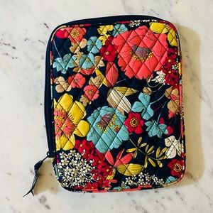 Vera Bradley Tablet Sleeve Zip Closure  12038-112 10" x 8" no tags brand new